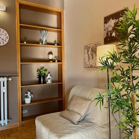 Lovely House - Near Metro Apartment
